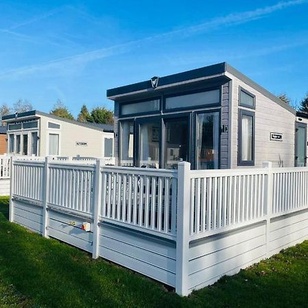 Brians Lodge With Hot Tub Pocklington Exterior foto