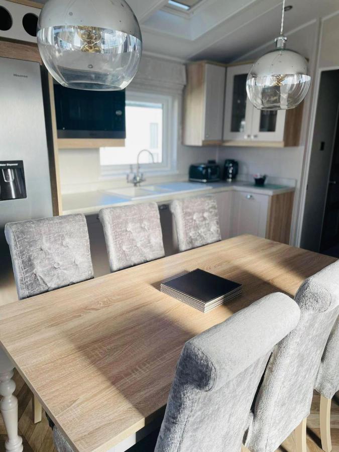 Brians Lodge With Hot Tub Pocklington Exterior foto