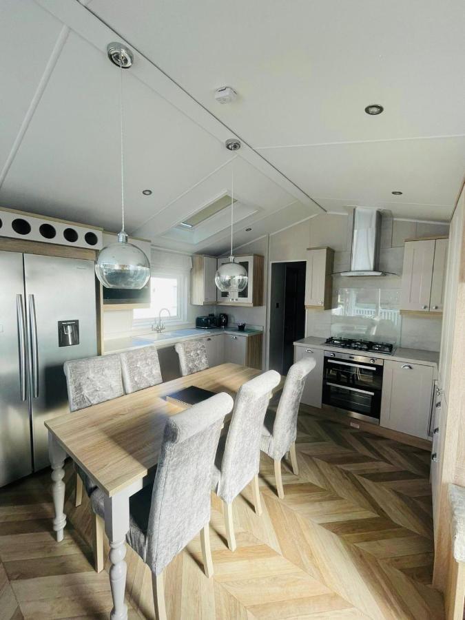 Brians Lodge With Hot Tub Pocklington Exterior foto